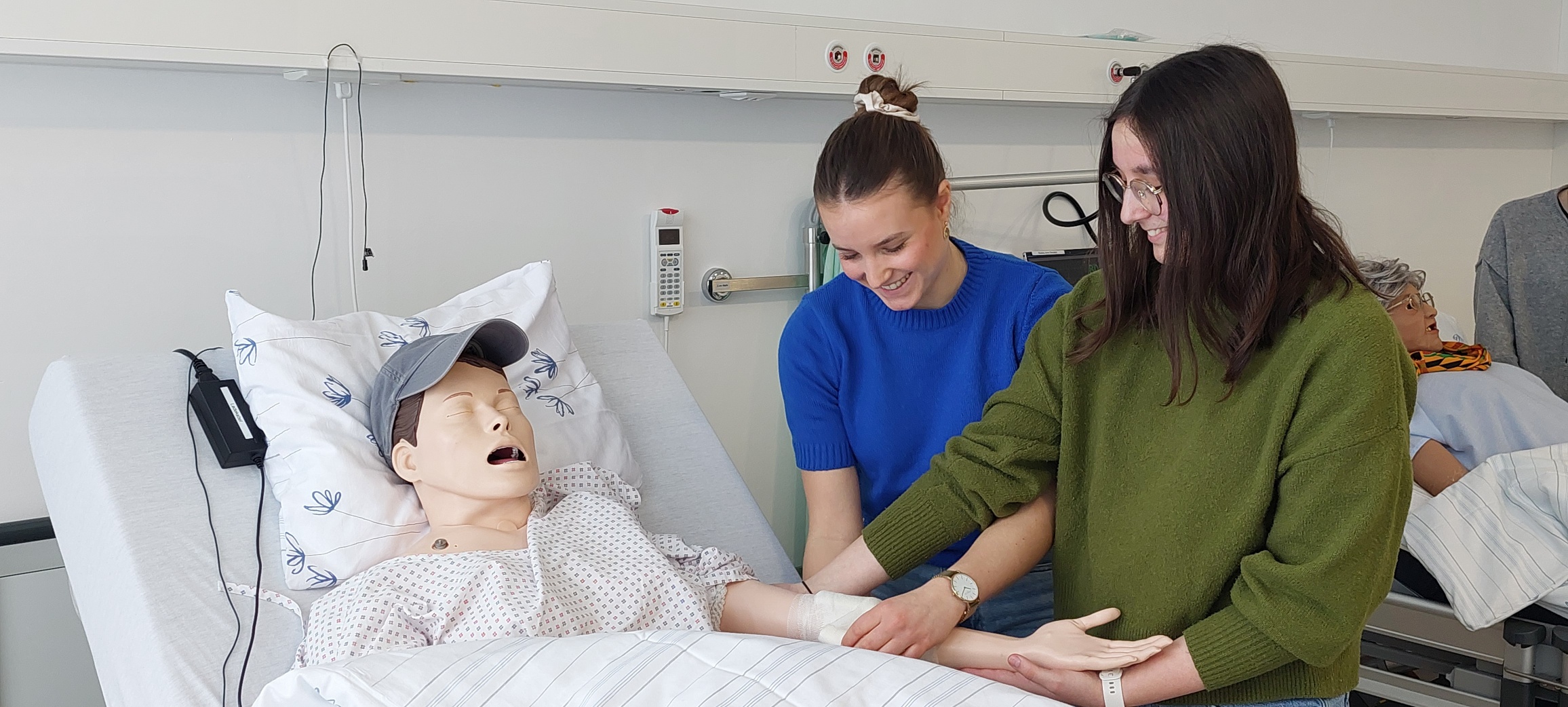 Maturantinnen erleben Pflege hautnah an der Kardinal Schwarzenberg Akademie